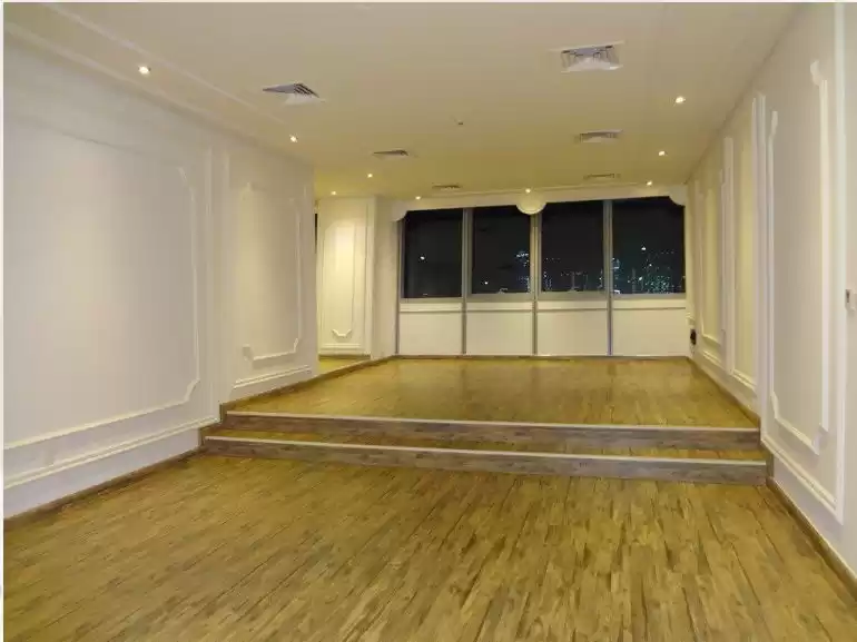 Résidentiel Propriété prête 3 chambres S / F Appartement  a louer au Al-Sadd , Doha #8358 - 1  image 
